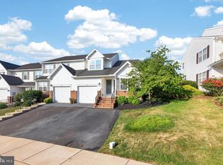 174 Waterford Ln, Reading, PA 19606