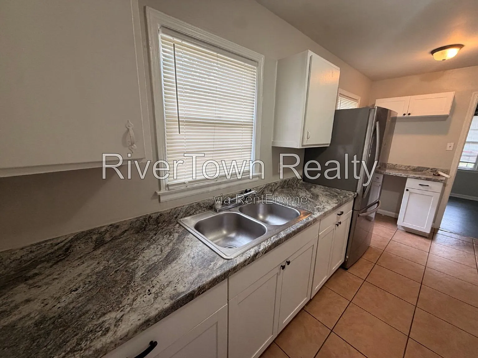 3 bed, 1.0 bath, 954 sqft, $1,150 — Photo 3