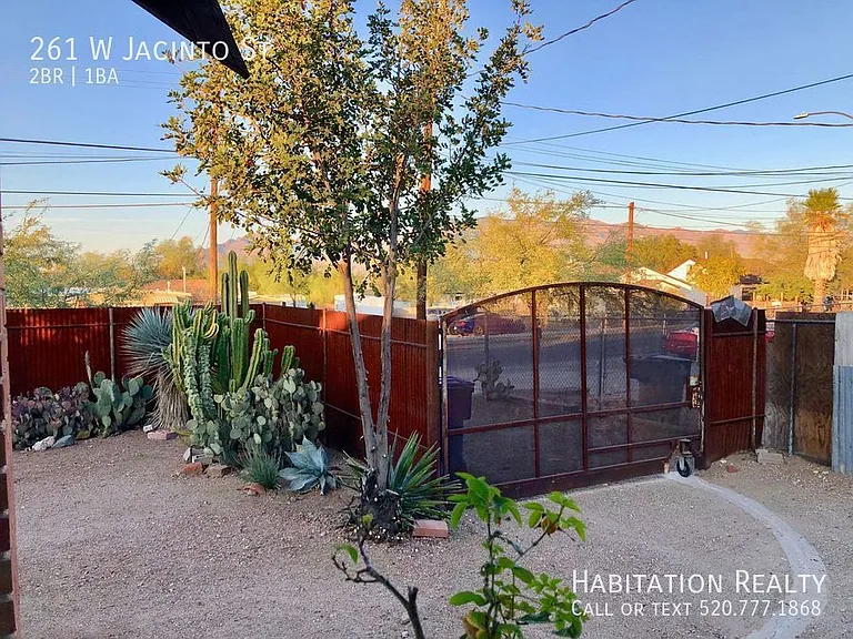 261 W Jacinto St — Photo 16