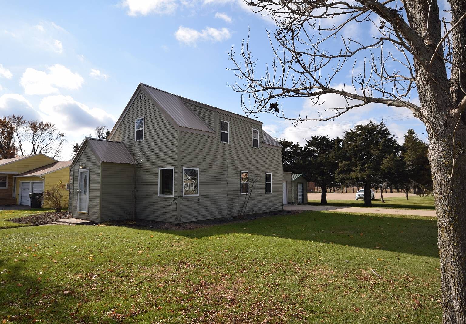 202 W Dakota St, Rosholt, SD 57260 MLS 11223511 Zillow