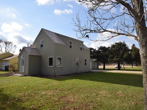 202 W Dakota St, Rosholt, SD 57260