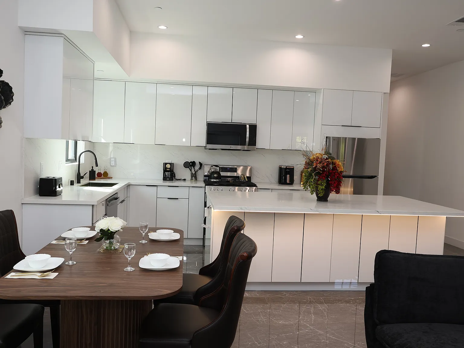 3 bed, 1614 sqft, $4,995 — Photo 4