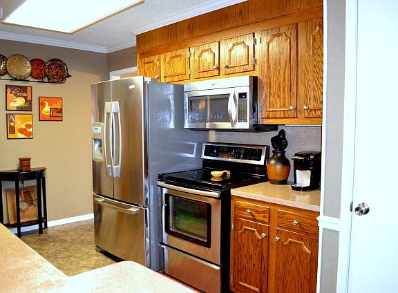 5th image of 915 S 22nd St
