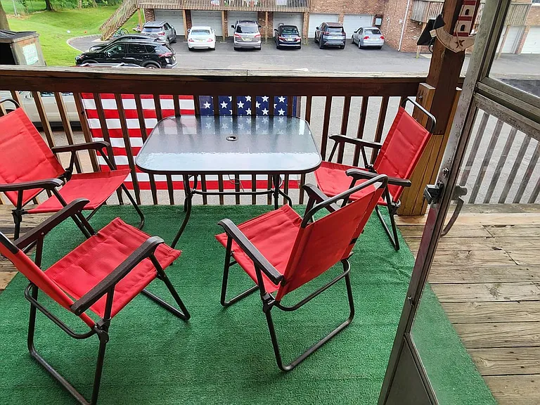 8 Columbia Dr #4A — Photo 10