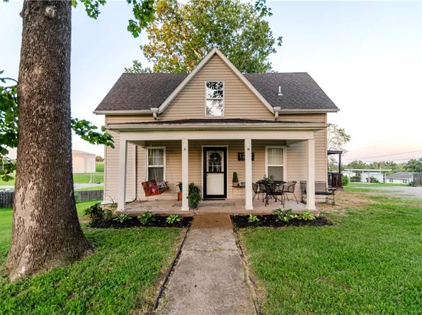 1212 S 7th St, Atchison, KS 66002