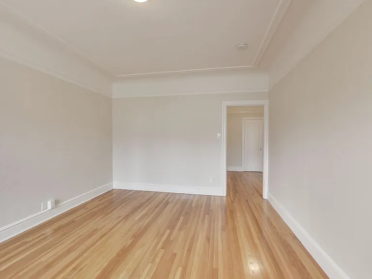 Gough Street 3055 — Photo 10