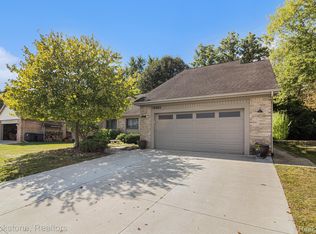 15983 Penn Dr, Livonia, MI 48154