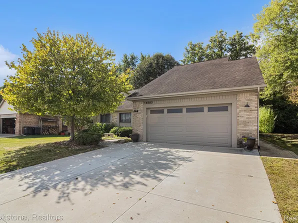 15983 Penn Dr, Livonia, MI 48154
