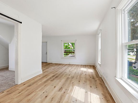 4th image of 226 Congress St