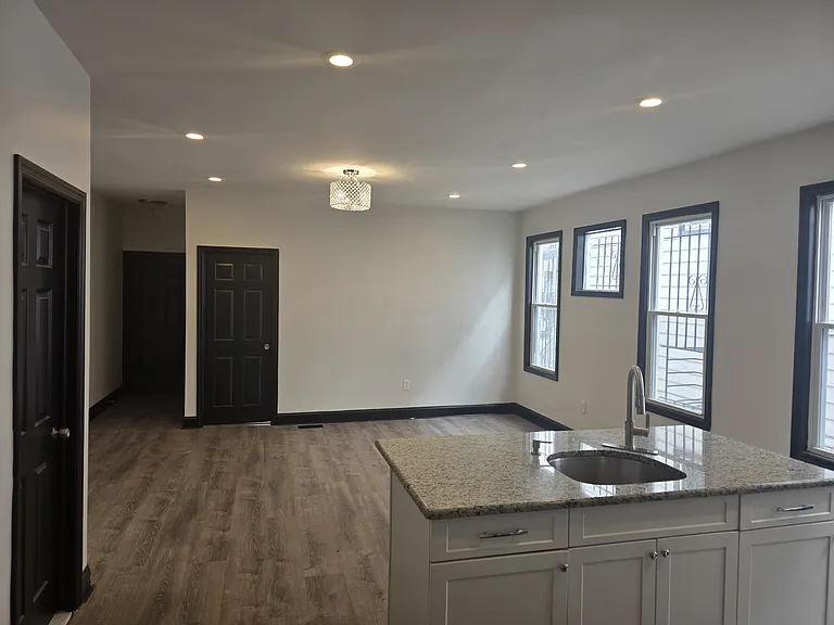 653 S 20th St #1 — Photo 6