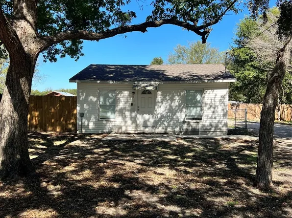 515 Dallas St, Italy, TX 76651