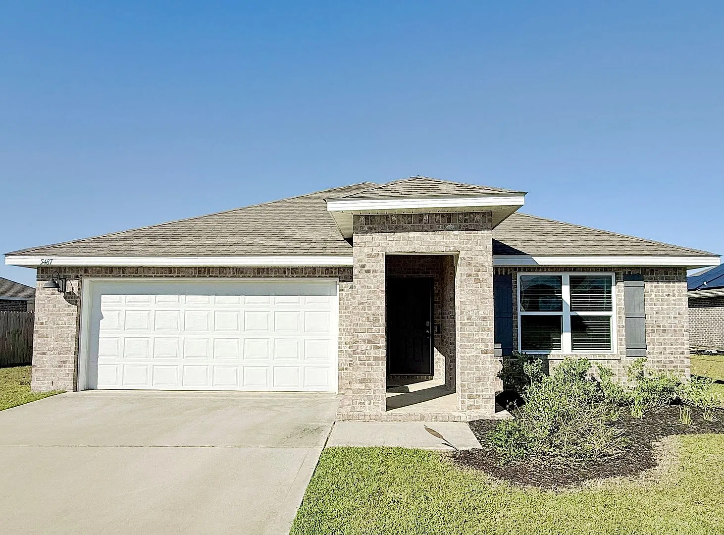 Beautiful 4 Bedroom Brick Home — Photo 1