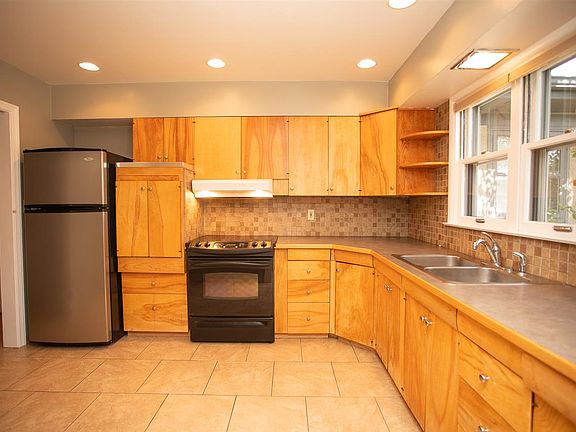 3rd image of 1635 Spring Creek Dr