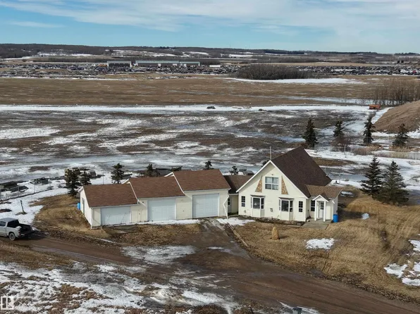 4420 50th St, Lamont, AB T0B 2R0
