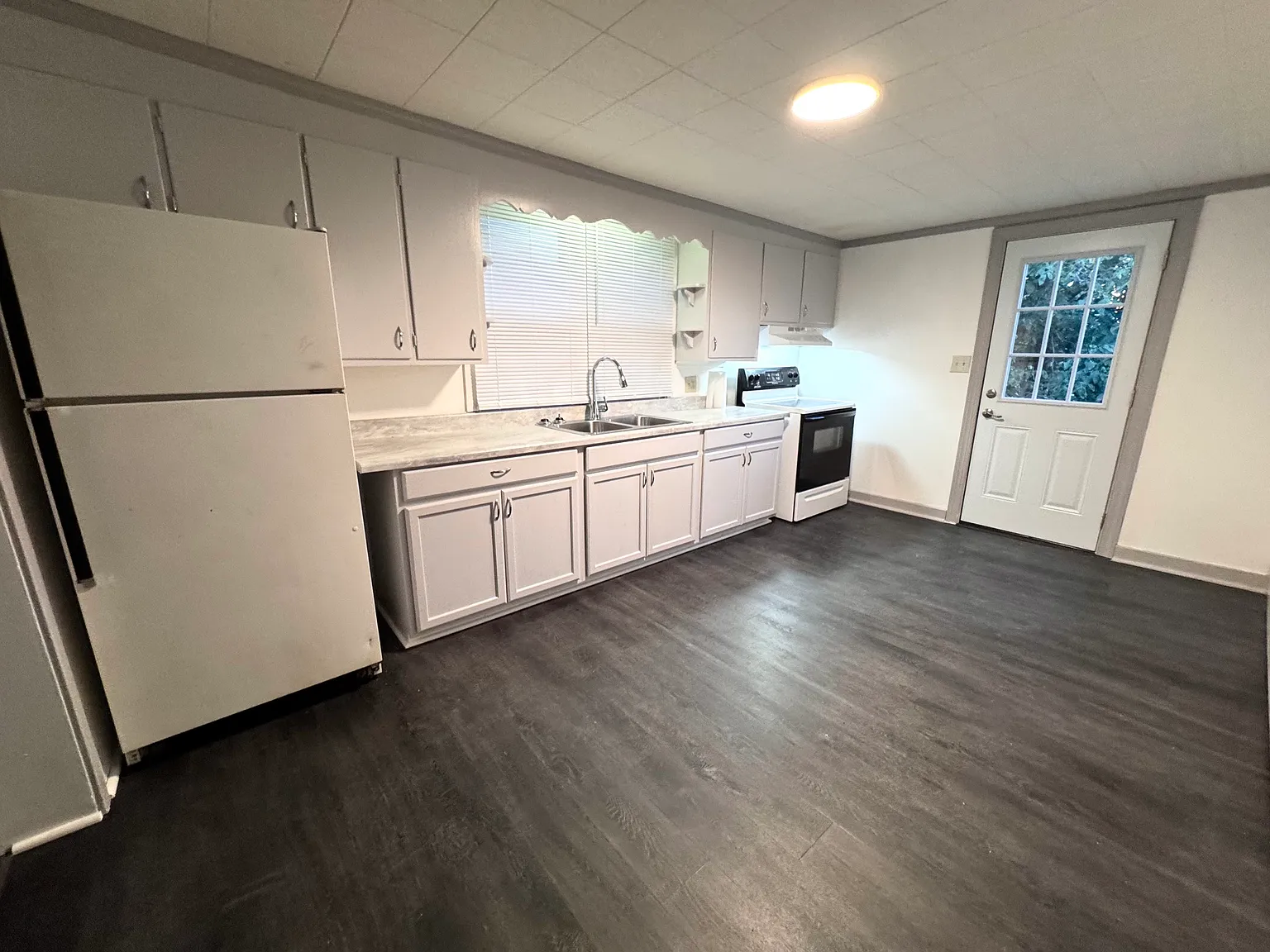 2 bed, 912 sqft, $1,100 — Photo 2