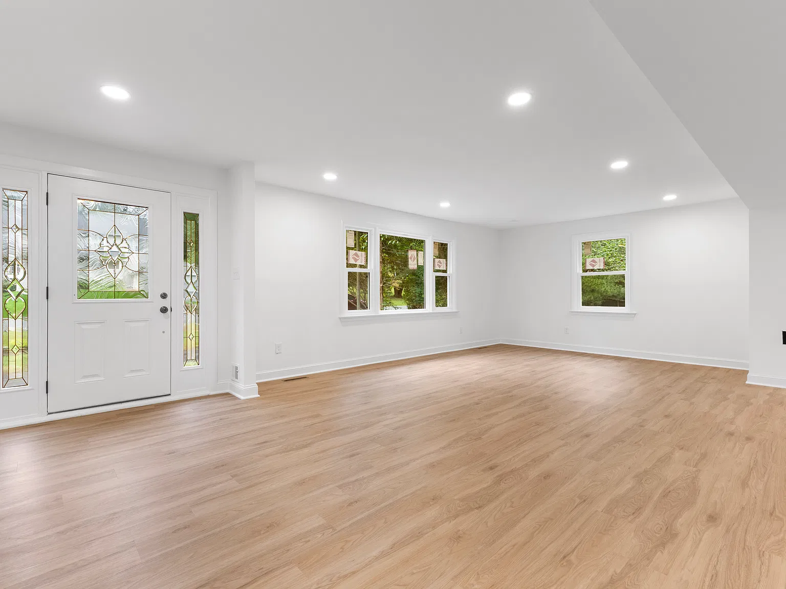 5 bed, 3580 sqft, $5,000 — Photo 3