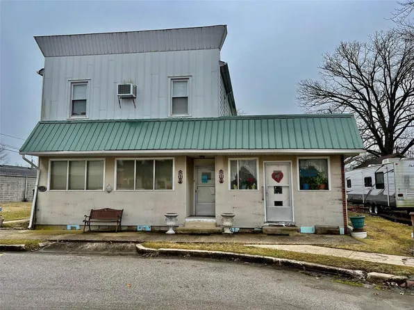 116 W Wall St, Worden, IL 62097