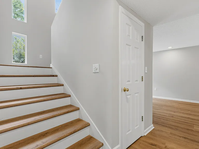 379 Butternut Dr — Photo 11
