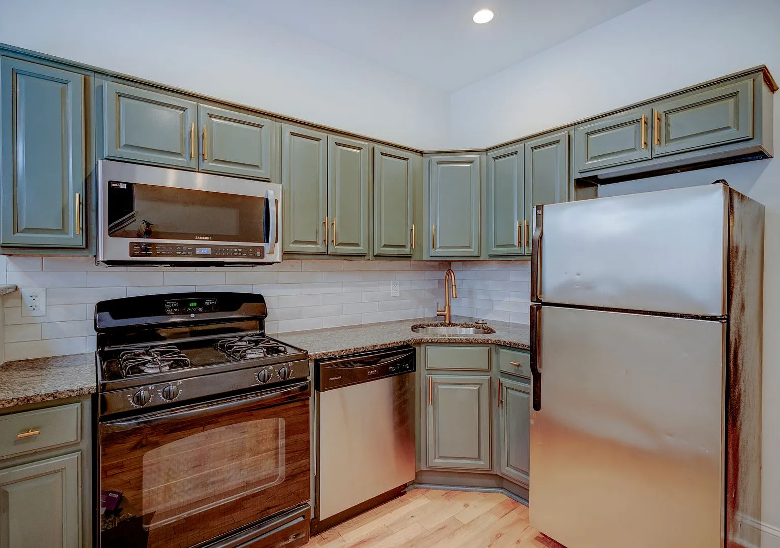 Spacious Living in the Heart of Philadelphia — Photo 4