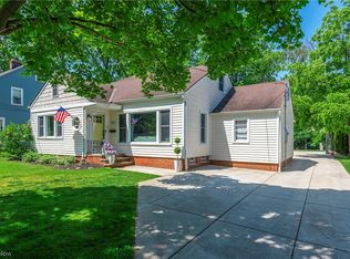 372 Columbia Rd, Bay Village, OH 44140