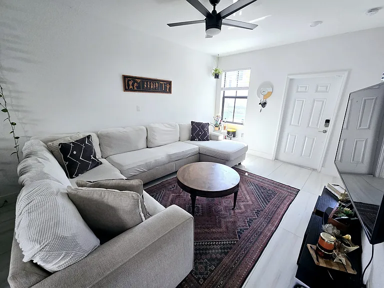 518 SW 19th Way #518 — Photo 2