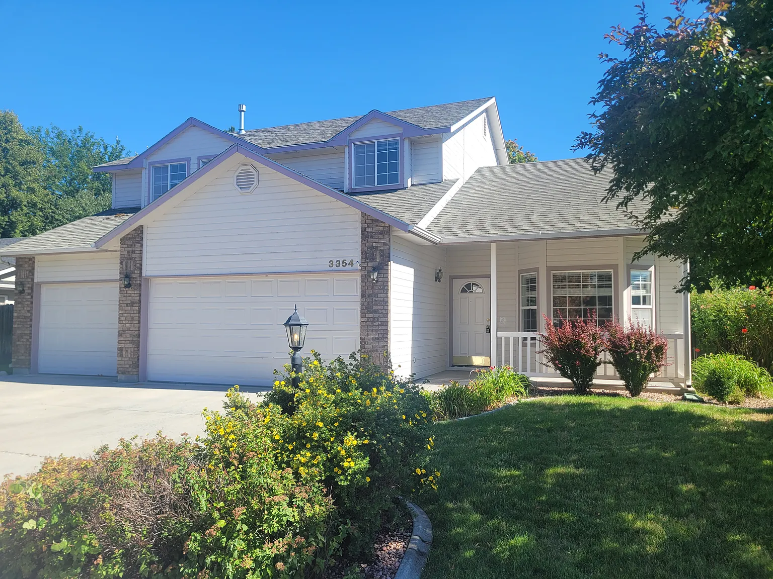 4 bed, 2.5 bath, 2050 sqft, $2,650 — Photo 1