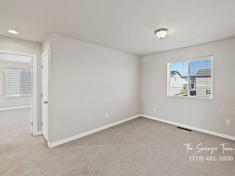 6093 Napa Dr — Photo 32