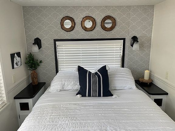 Main Bedroom Q Bed