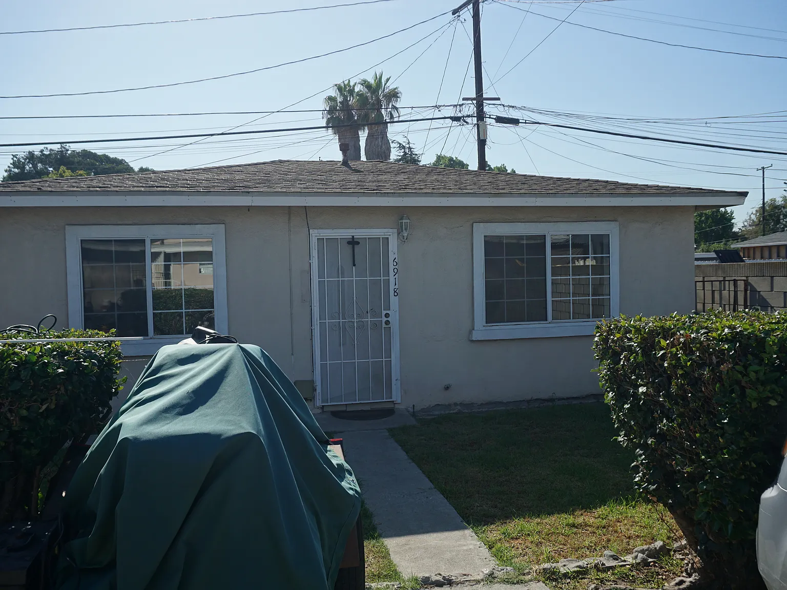 2 bed, 700 sqft, $2,500 — Photo 1