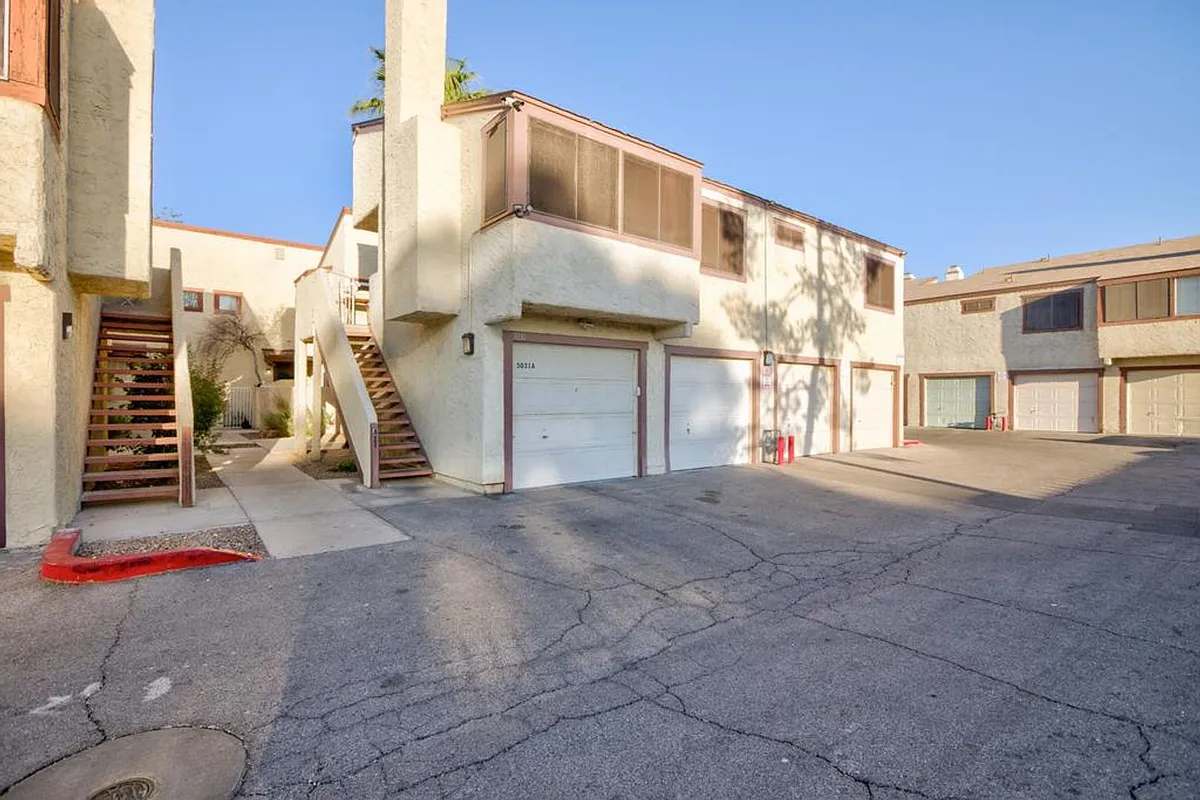 Building Photo - 5031 Spencer St #C