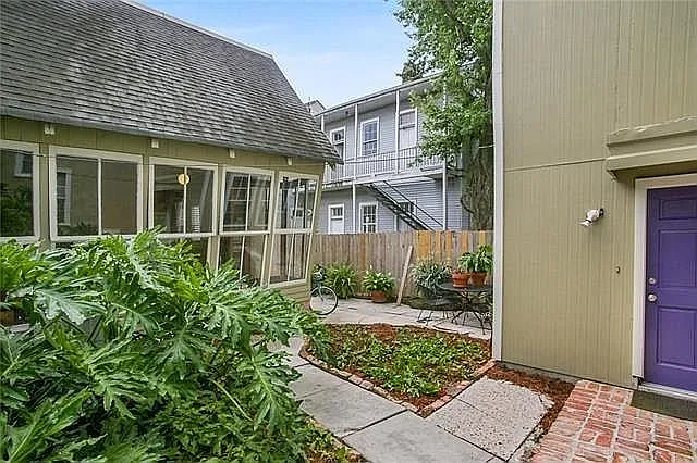 1204 Marengo St #B — Photo 8