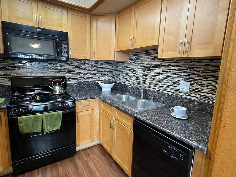 5251 Willowcrest Ave #5 — Photo 7