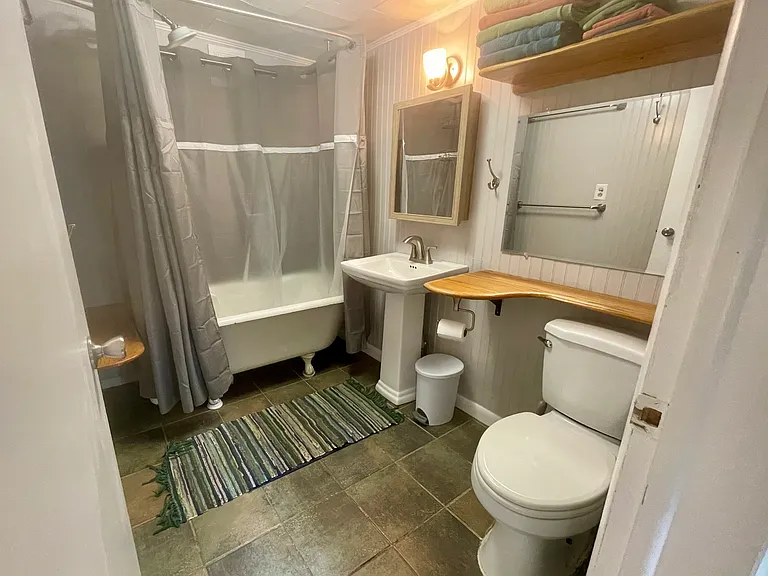22252 Lincoln Cir — Photo 18
