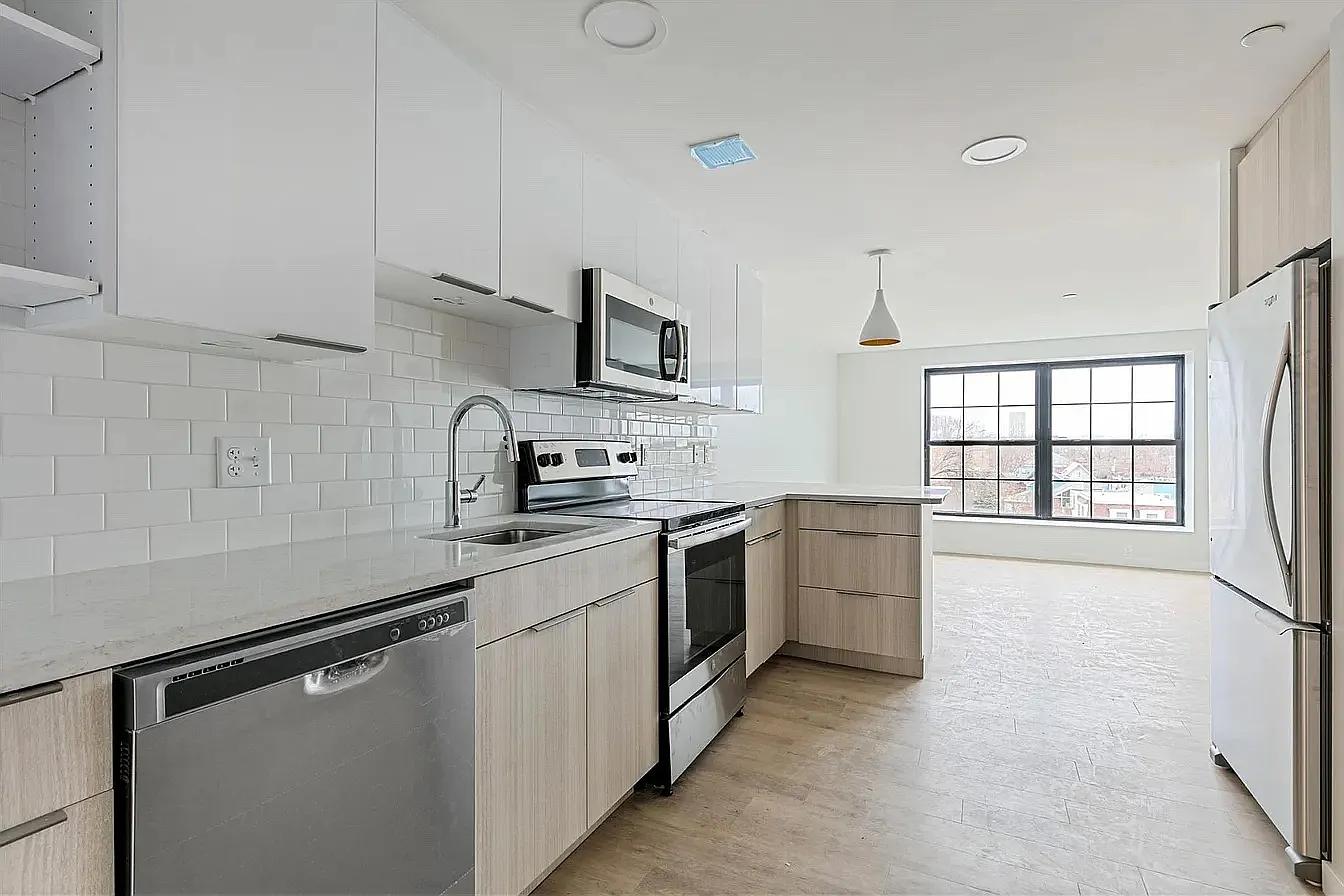 2 bed, 700 sqft, $4,050 — Photo 1