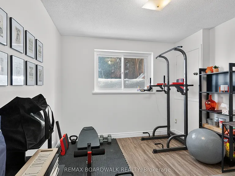 8 Oberon St — Photo 20