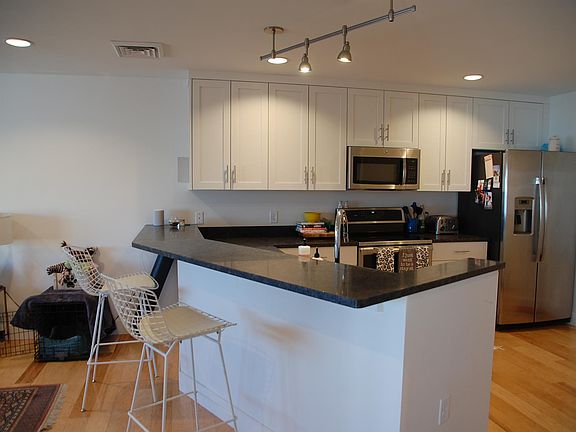 Great Bartop for socializing while cooking or sharing food.