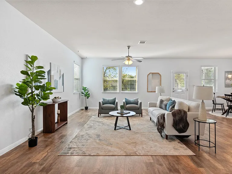 208 Callahan Ln — Photo 1