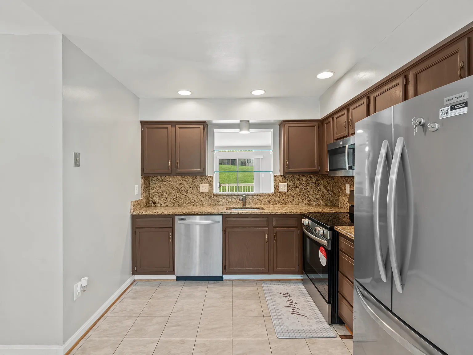 3 bed, 1454 sqft, $2,900 — Photo 2