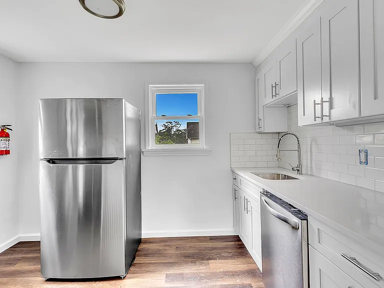 401 Sanford Ave — Photo 3