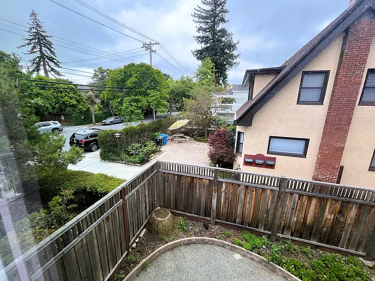 249 E Bellevue Ave — Photo 9