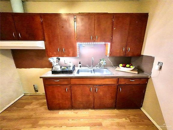 5th image of 1718 E Cano St