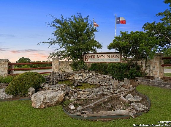 5th image of 601 River Mountain Dr