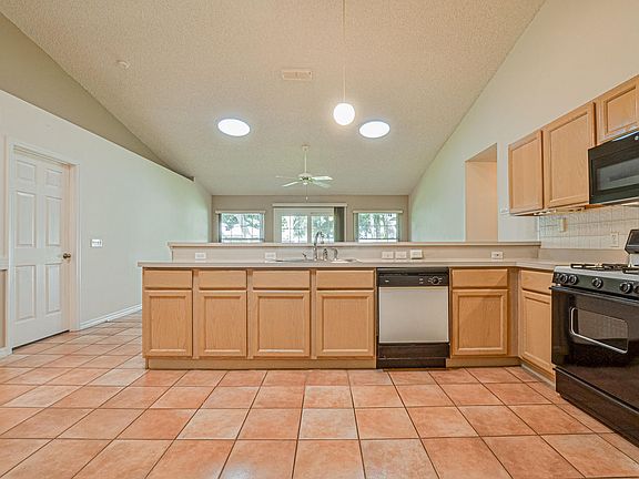 3rd image of 6044 Hickory Grove Ln