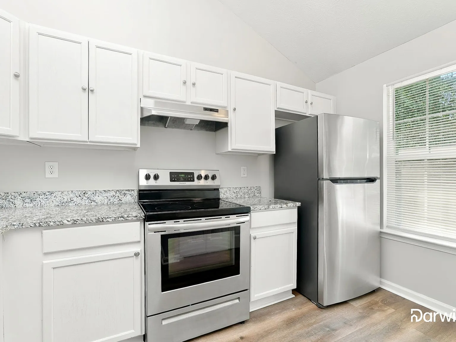 3 bed, 2.0 bath, 1204 sqft, $1,690 — Photo 3