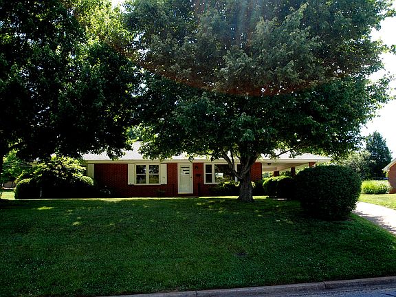 4th image of 716 Hayes Dr