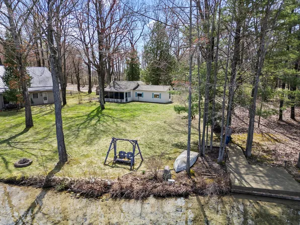 8982 W School Section Lake Dr, Mecosta, MI 49332