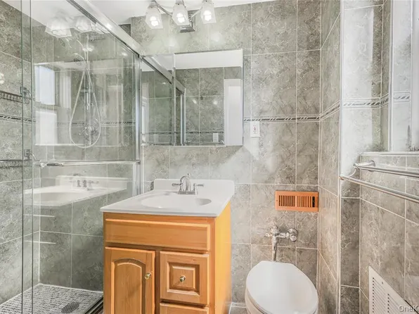 3725 Henry Hudson Parkway West image 7 of 27