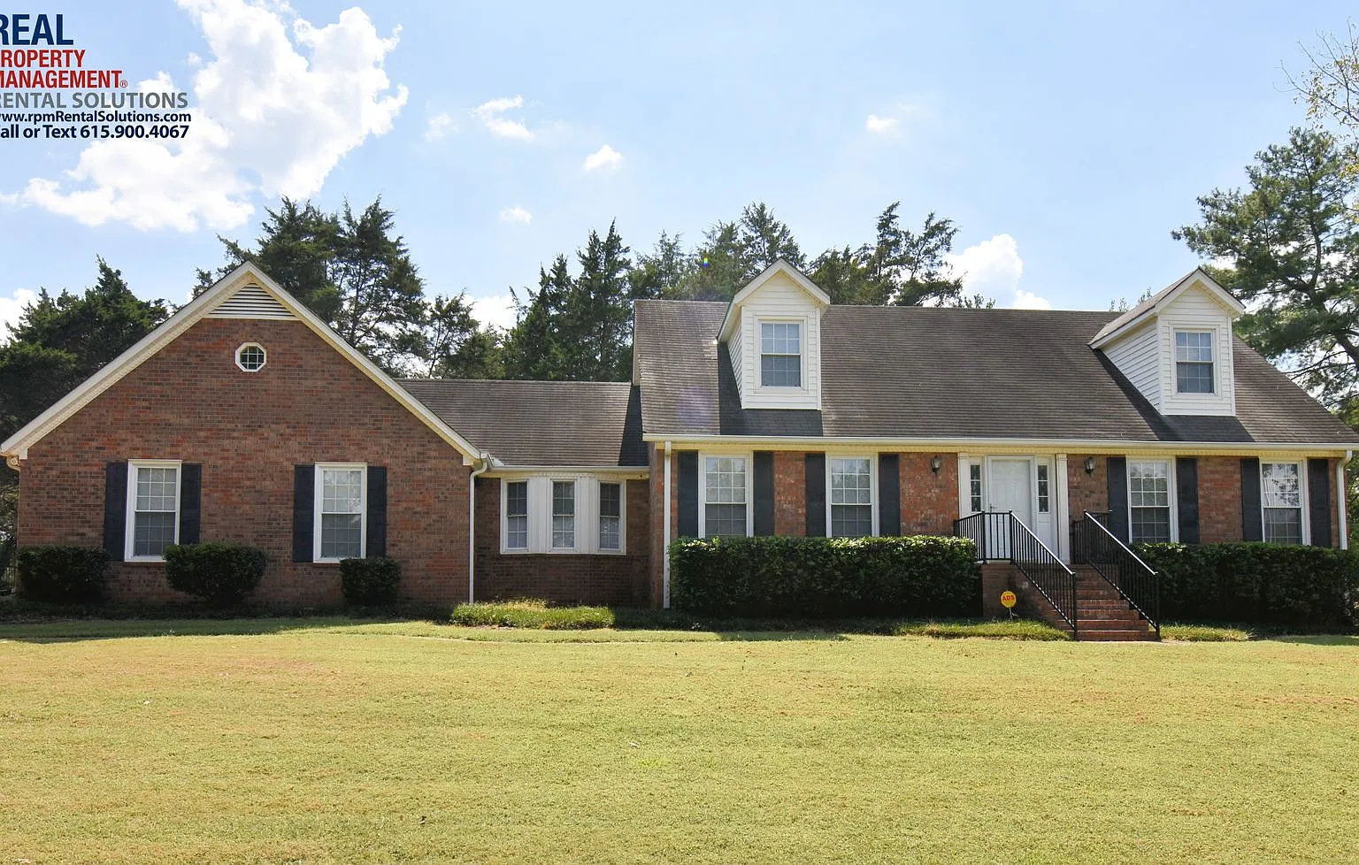 Beautiful all brick home in Riverbend! — Photo 1