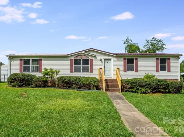 505 Crescent Way, Horse Shoe, NC 28742