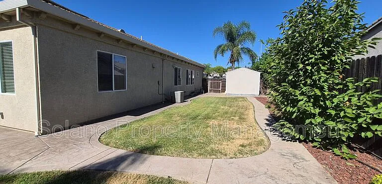 1085 Crystal Springs Dr — Photo 34
